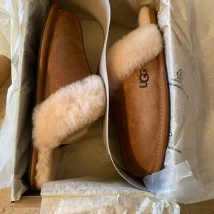 UGG Women’s NWT Scuffette II Slipper size 9 in Chestnut